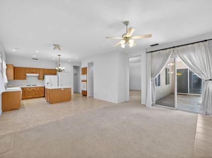 380 Lyman Cir, Sacramento, CA 95835 Photo