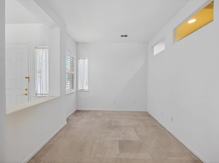 380 Lyman Cir, Sacramento, CA 95835 Photo