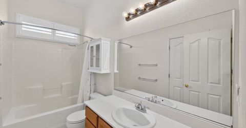 380 Lyman Cir, Sacramento, CA 95835 Photo