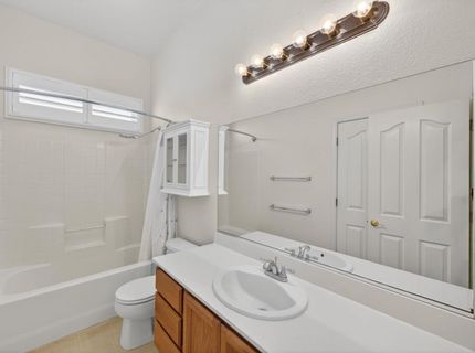 380 Lyman Cir, Sacramento, CA 95835 Photo