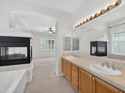 380 Lyman Cir, Sacramento, CA 95835 Photo