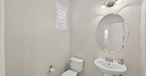 380 Lyman Cir, Sacramento, CA 95835 Photo