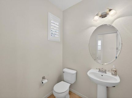 380 Lyman Cir, Sacramento, CA 95835 Photo