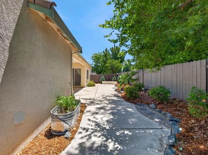 380 Lyman Cir, Sacramento, CA 95835 Photo