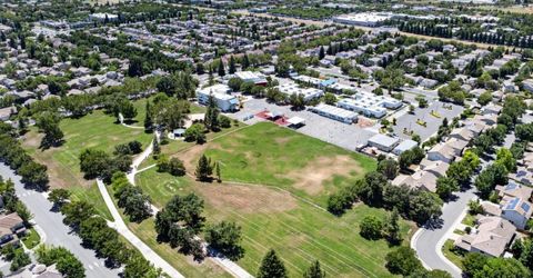380 Lyman Cir, Sacramento, CA 95835 Photo