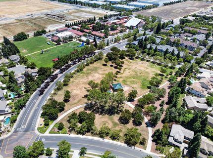 380 Lyman Cir, Sacramento, CA 95835 Photo