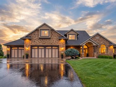 27257 Regal Ct, Sioux Falls, SD 57108