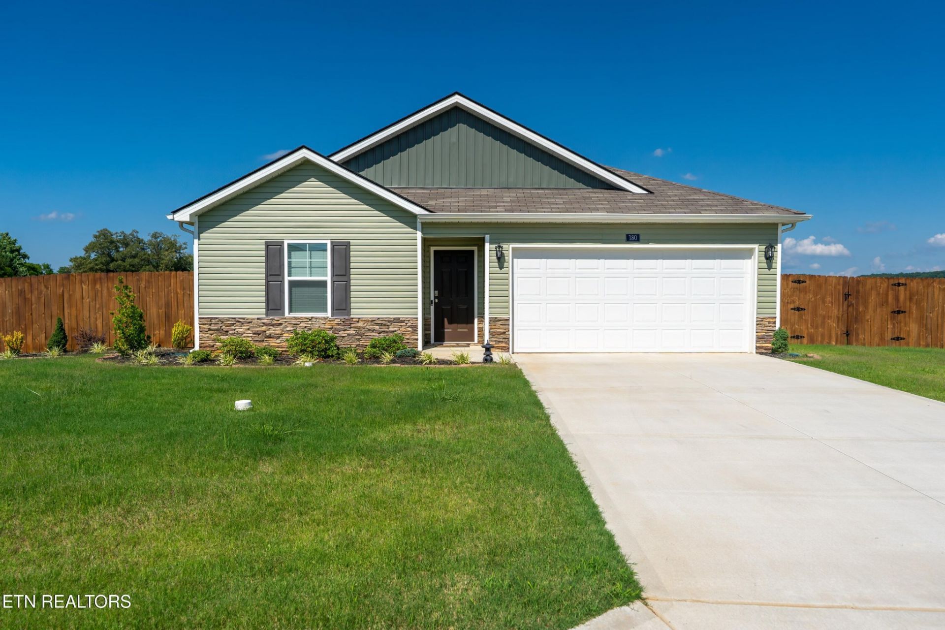 180 Crescent Circle, Niota, TN 37826 Main Photo