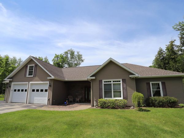 905 Dairninaka Drive, Derby, VT 05829