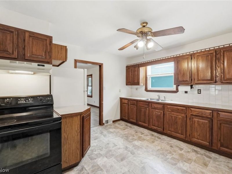 4116 W 161st Street , Cleveland, OH 44135 Photo 14