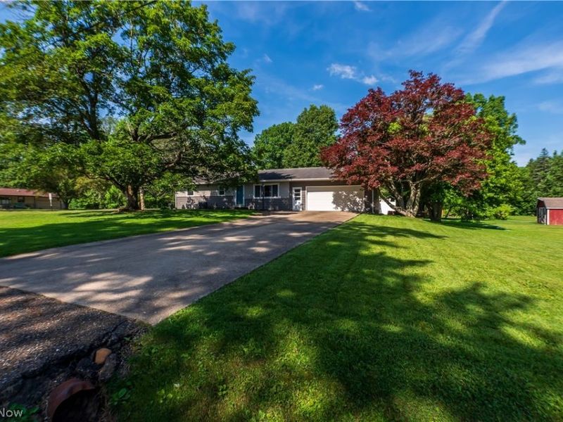 11255 Eleanor Avenue NE, Hartville, OH 44632 Photo 1