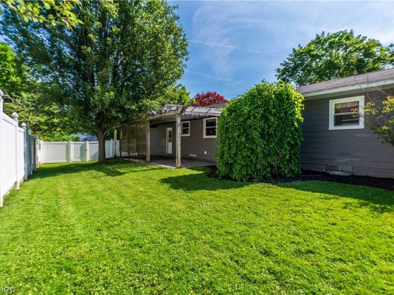 11255 Eleanor Avenue NE, Hartville, OH 44632 Photo 11