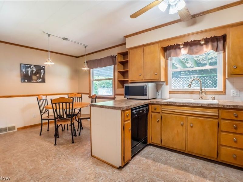 11255 Eleanor Avenue NE, Hartville, OH 44632 Photo 17