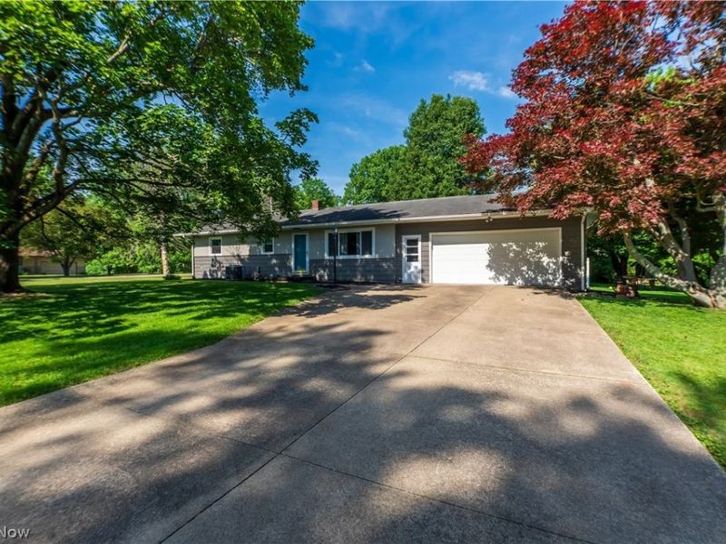 11255 Eleanor Avenue NE, Hartville, OH 44632 Photo 3
