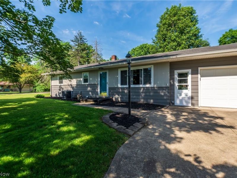 11255 Eleanor Avenue NE, Hartville, OH 44632 Photo 4