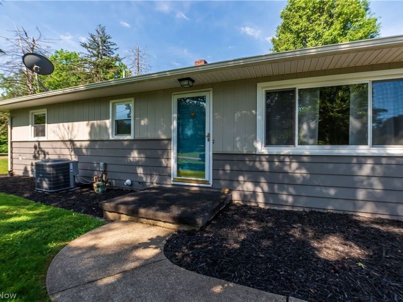 11255 Eleanor Avenue NE, Hartville, OH 44632 Photo 5