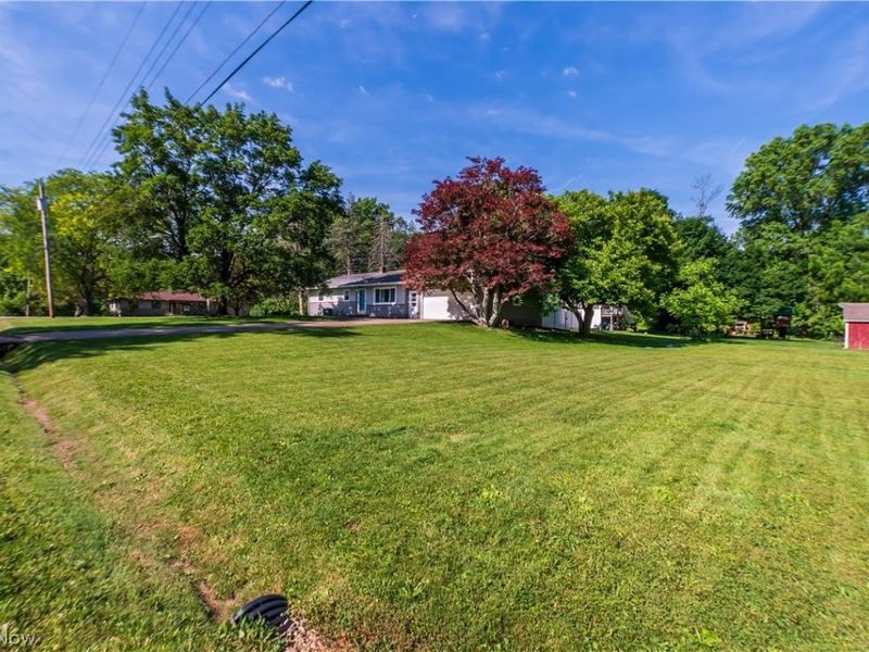 11255 Eleanor Avenue NE, Hartville, OH 44632 Photo 6