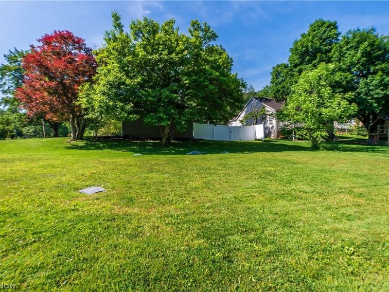 11255 Eleanor Avenue NE, Hartville, OH 44632 Photo 8