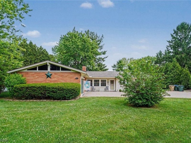 693 Woodbrook Road , Cuyahoga Falls, OH 44223 Photo 3