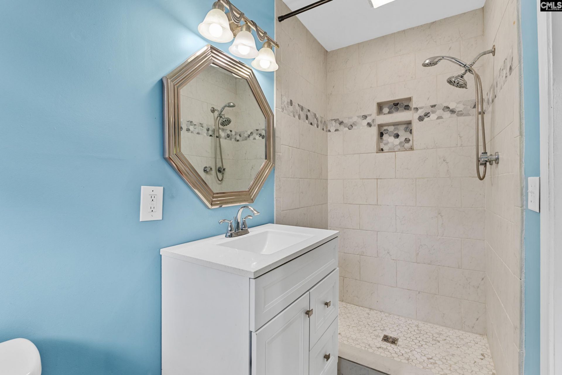 3525 Greenway Drive  Photo 4