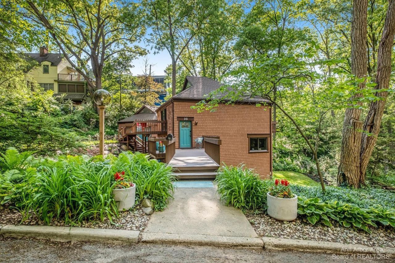 16 Harvard Place, Ann Arbor, MI 48104 Main Photo