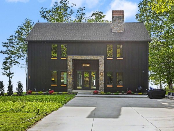 2578 Lakeshore Drive, Fennville, MI 49408