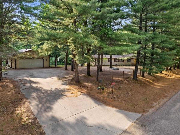 W7092 N Oakwood Circle, Neshkoro, WI 54960