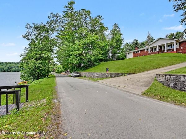 121 Baylors Road, Nicholson, PA 18446