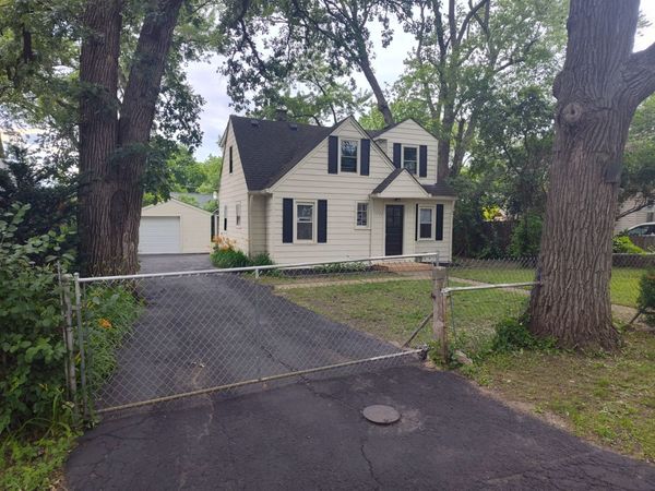 1720 Hiawatha Trail, Round Lake Heights, IL 60073