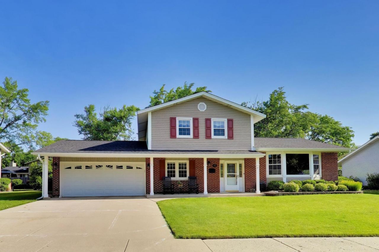 918 E Patten Drive , Palatine, IL 60074 Main Photo