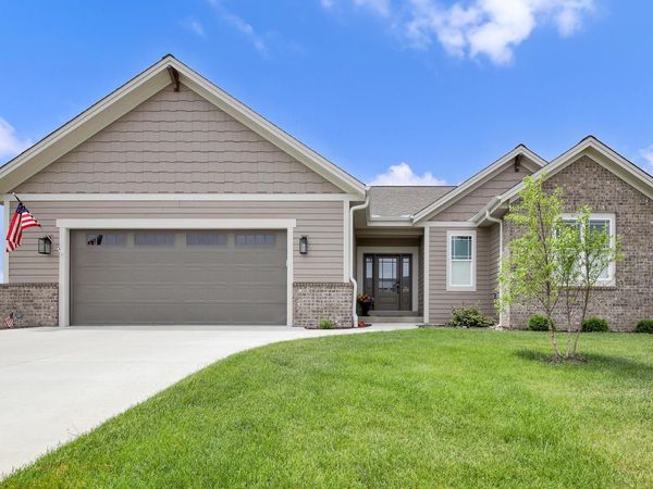 S54W25469 Pebble Brook COURT, Waukesha, WI 53189