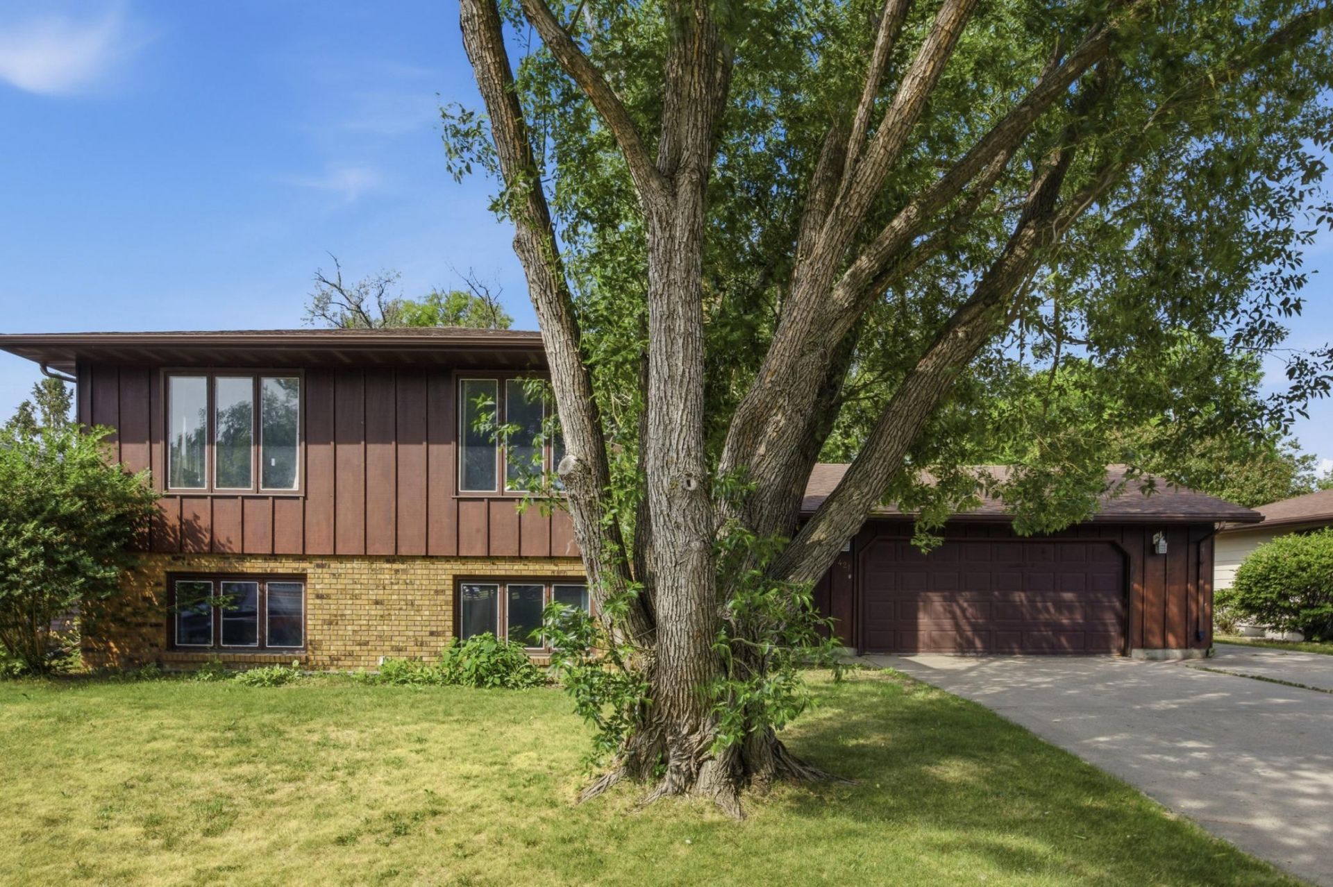 421 Rensvold Boulevard , Moorhead, MN 56560