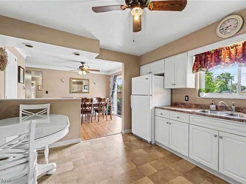 272 N Skyline Drive , Seven Hills, OH 44131 Photo 10