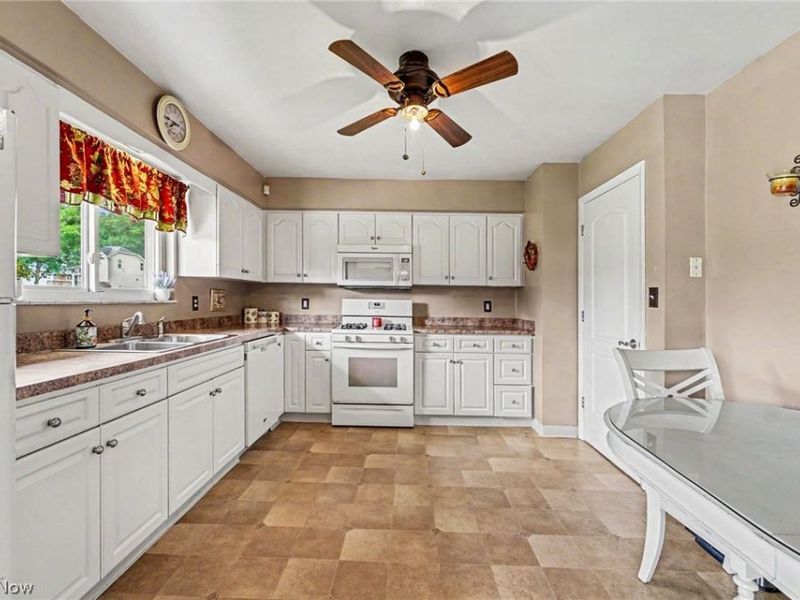 272 N Skyline Drive , Seven Hills, OH 44131 Photo 11