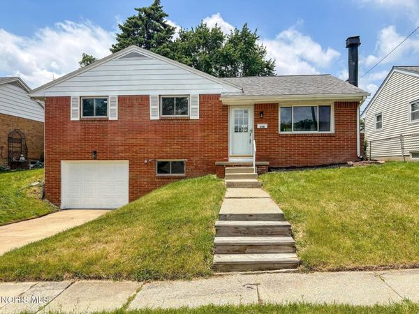 358 Crestway Drive, Oregon, OH 43616