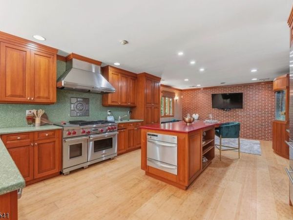 486 Summit Rd, Mountainside, NJ 07092