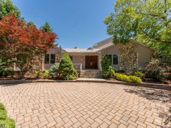 486 Summit Rd, Mountainside, NJ 07092