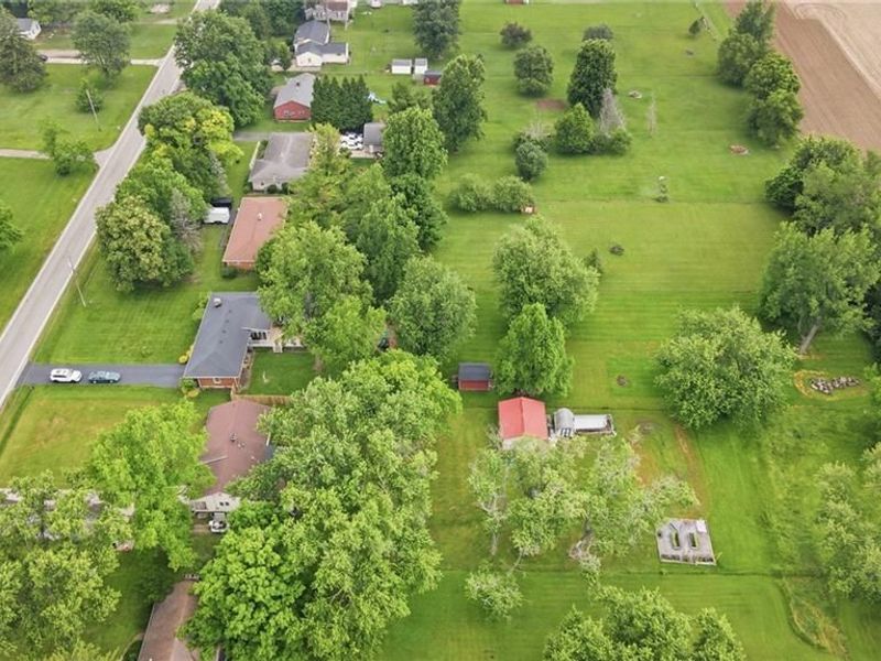 316 S Tecumseh Road, Bethel Township, OH 45506 Photo 4