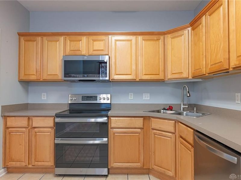 3028 Elmbrook Way, Beavercreek, OH 45431 Photo 8