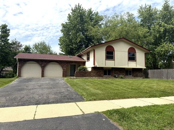 425 Carriage Hill Road , Naperville, IL 60565