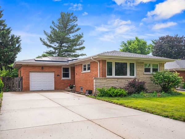 513 S William Street , Mount Prospect, IL 60056