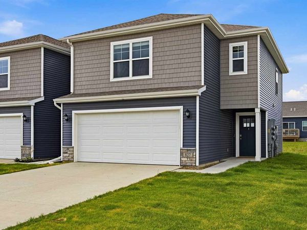 827 Oak Dr, Palo, IA 52324