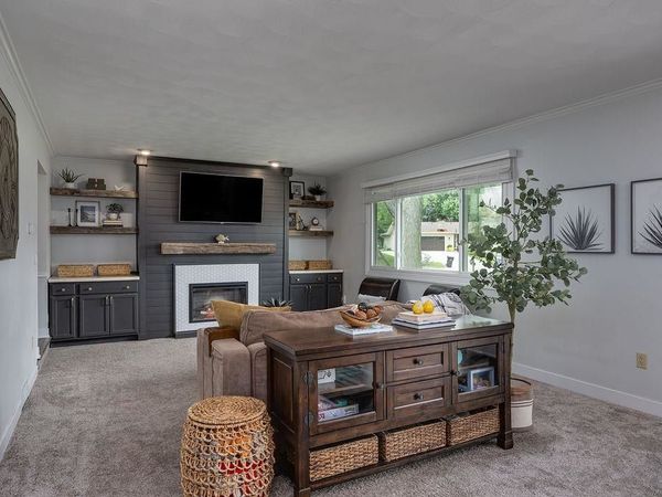 305 Raymond Road, Waunakee, WI 53597