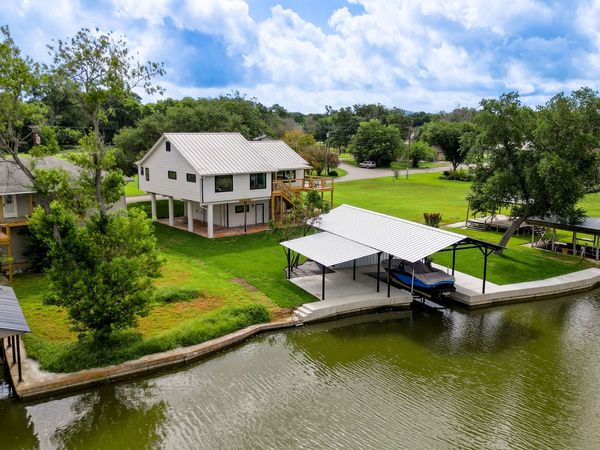 136 Lakeside, Seguin, TX 78155