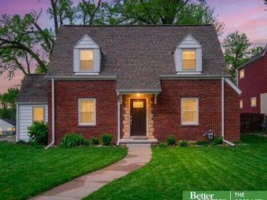 2002 N 55 Street, Omaha, NE 68104