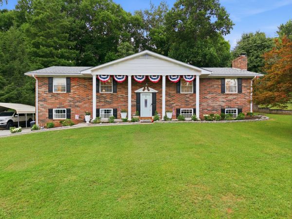 1328 Hillvale Rd , Louisville, TN 37777