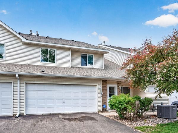 7043 48th Street N, Oakdale, MN 55128