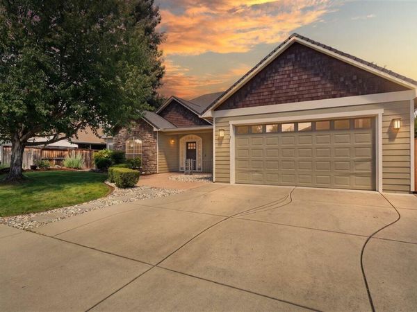 13 Portabello Way, Eagle Point, OR 97524