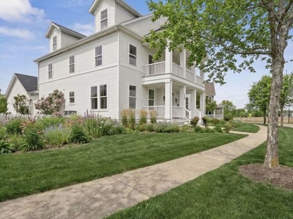 860 Blazing Star Road, Grayslake, IL 60030