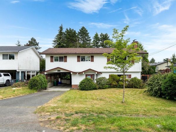 944 McBriar Ave , Saanich, BC V8X 3L9
